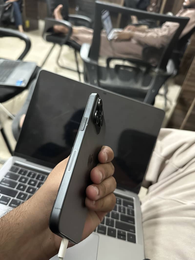 Apple iPhone 15 Pro Max 0
