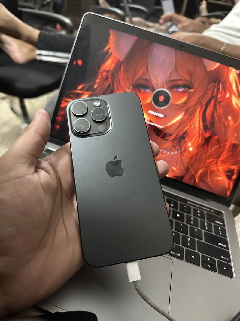 Apple iPhone 15 Pro Max 2
