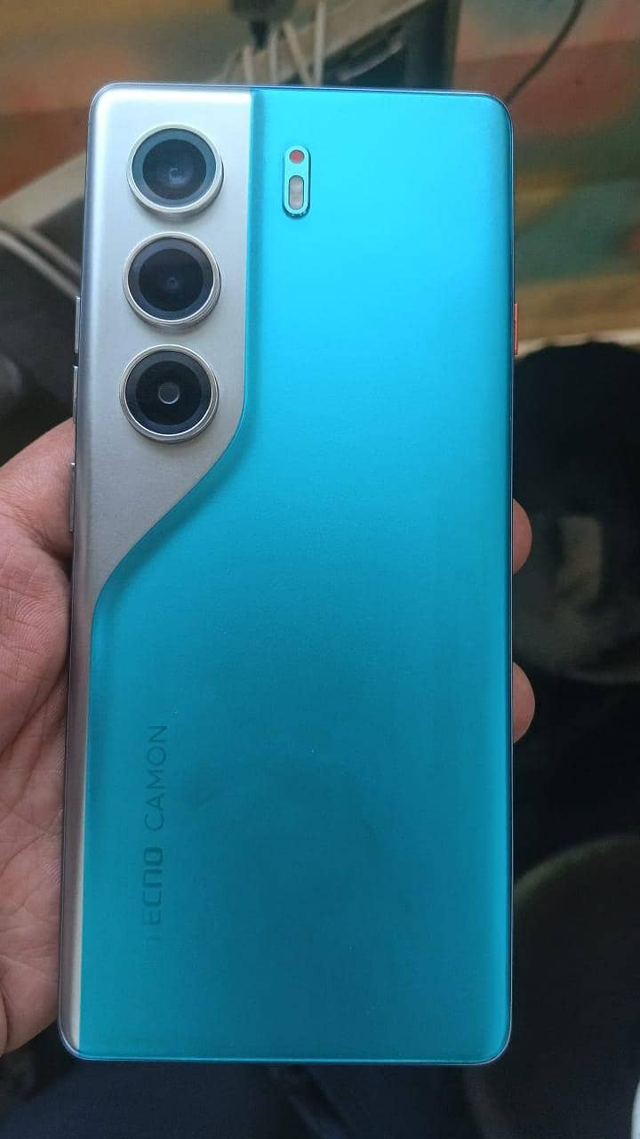 Tecno CAMON 40 Pro 0
