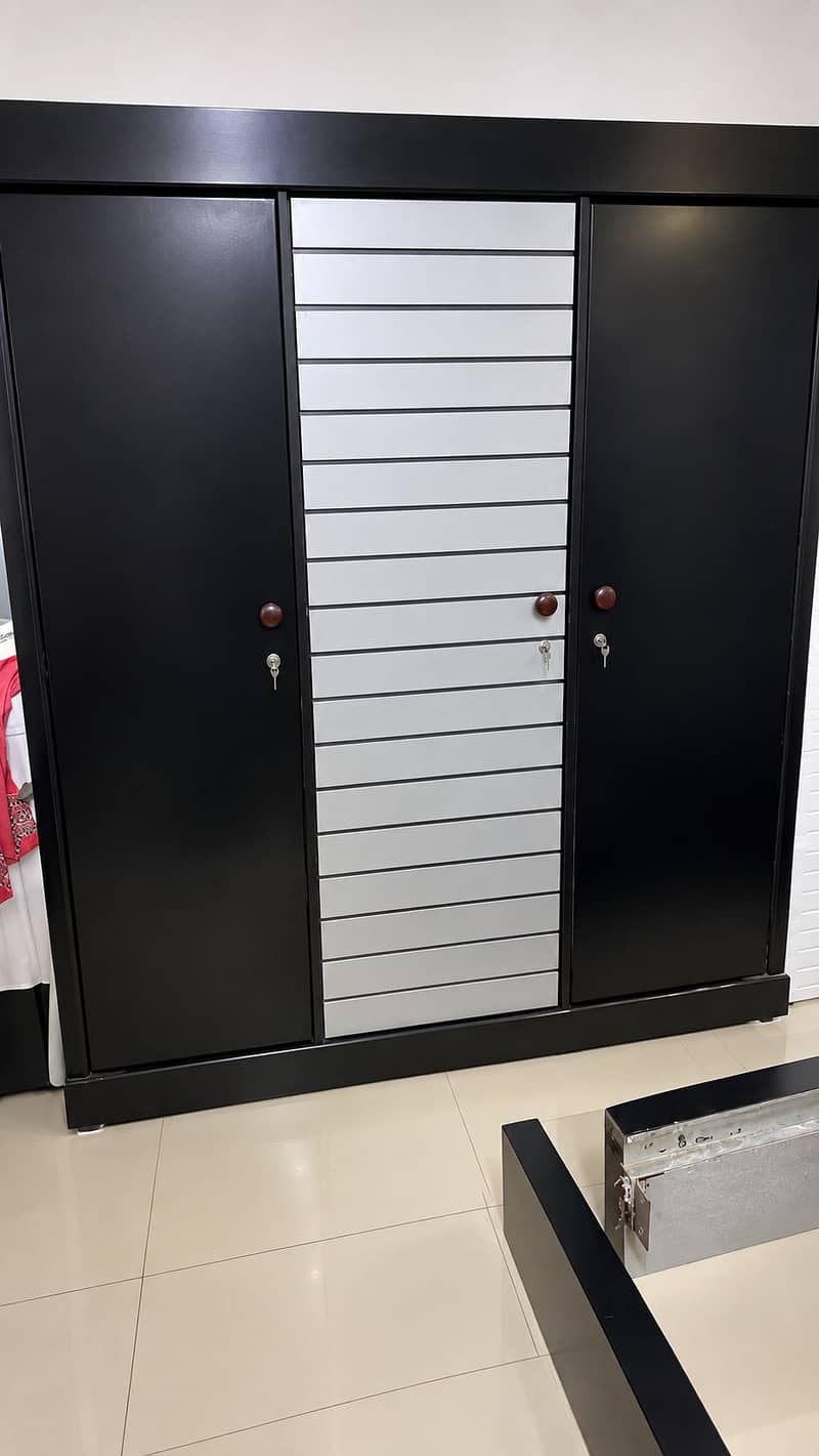 Bedroom set urgent sale 0