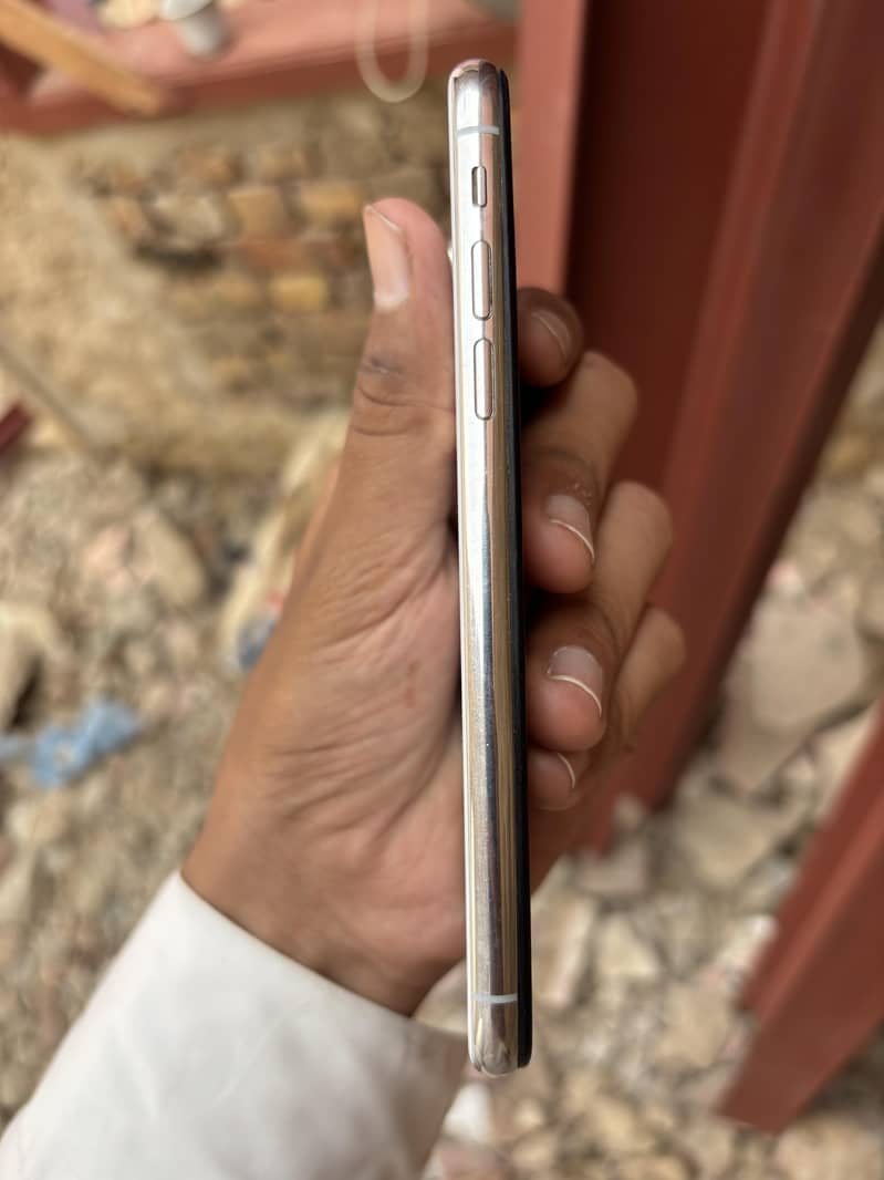 Apple iPhone X 3