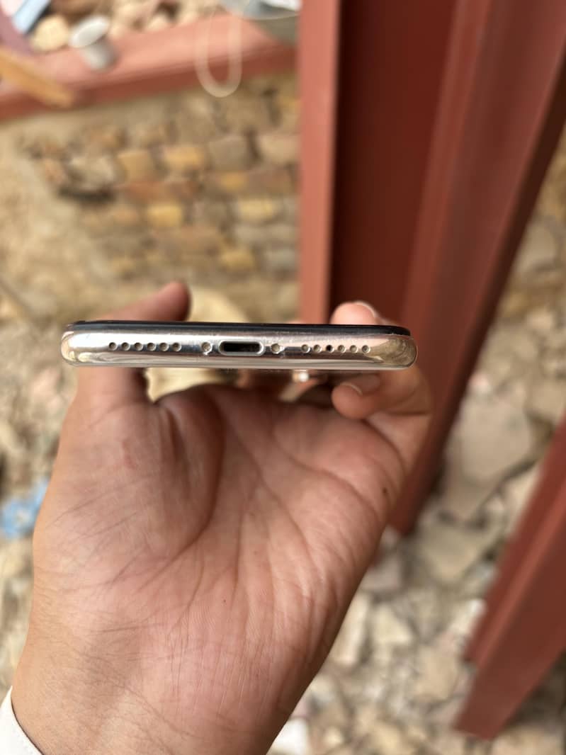 Apple iPhone X 5
