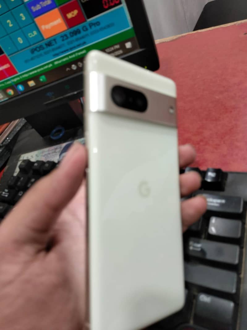 Google Pixel 7 Pro panel change 1