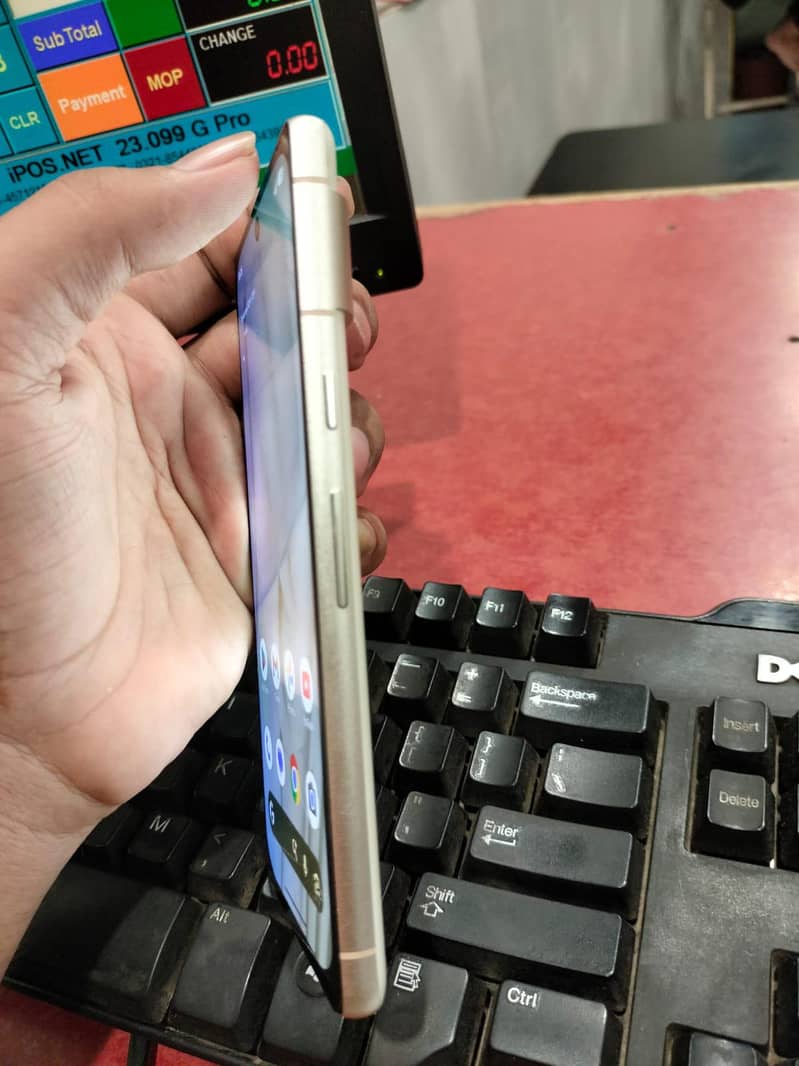 Google Pixel 7 Pro panel change 4