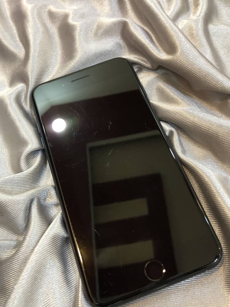 Apple iPhone 7 Plus 1