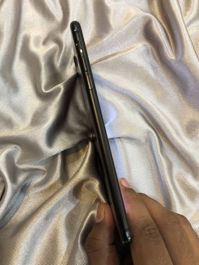 Apple iPhone 7 Plus 4