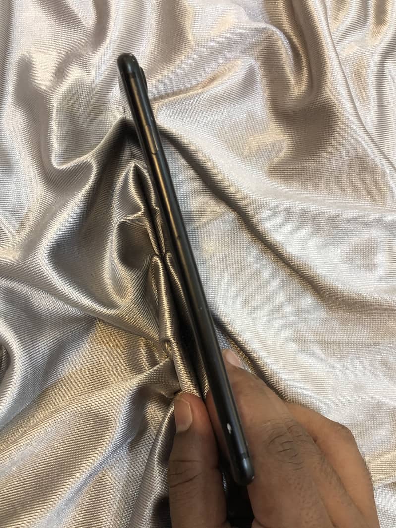 Apple iPhone 7 Plus 5