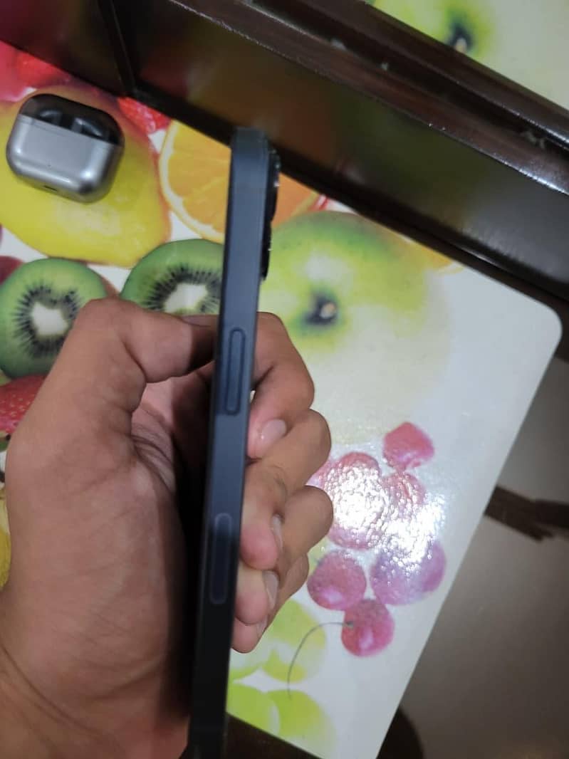 Apple iPhone 13 3