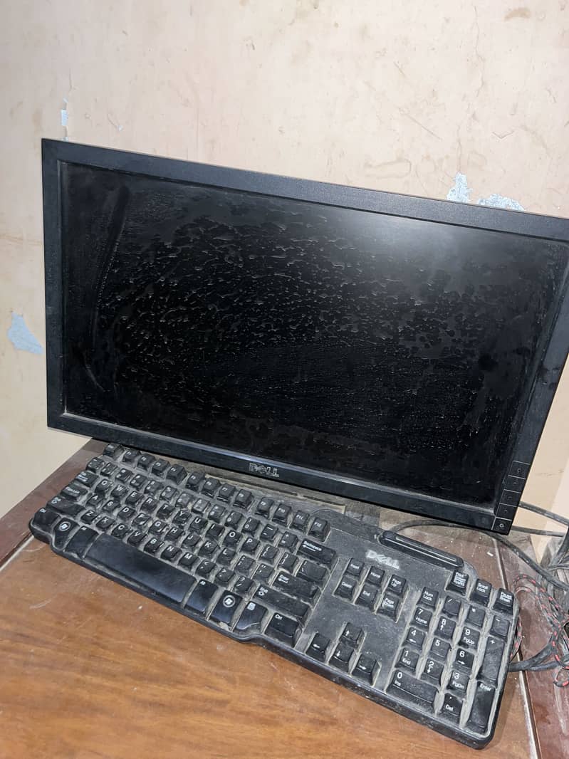 One apple computer 0