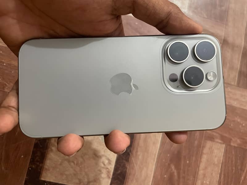iPhone 15 Pro 4