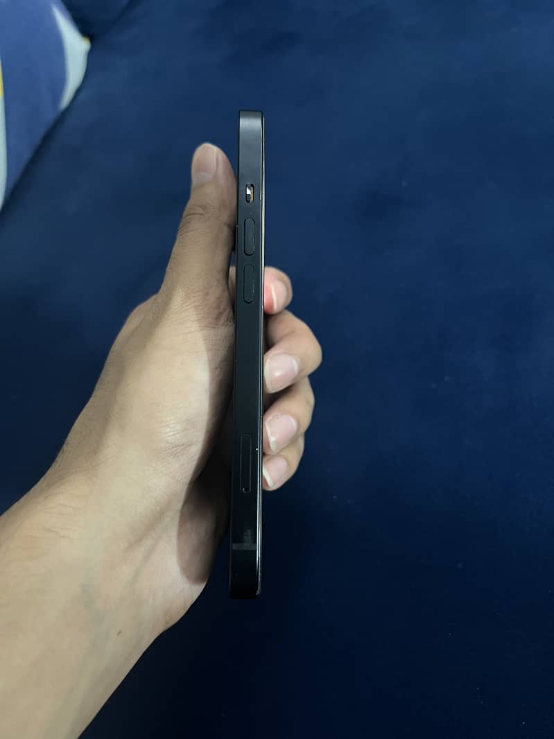 Apple iPhone 13 2