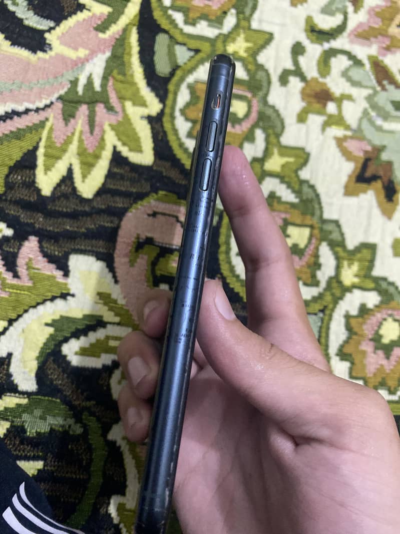 Apple iPhone 11 Pro Max 2