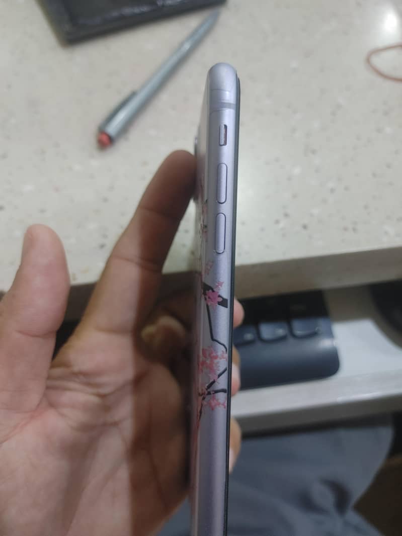 Apple iPhone 11 0