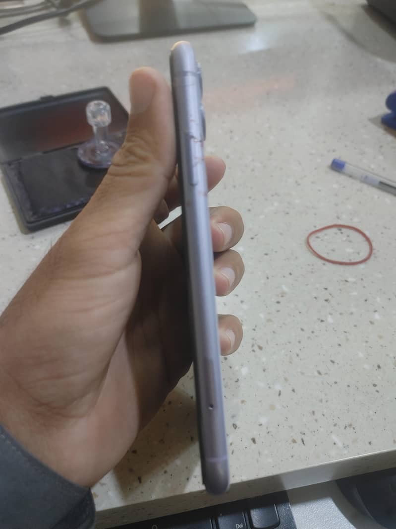 Apple iPhone 11 3