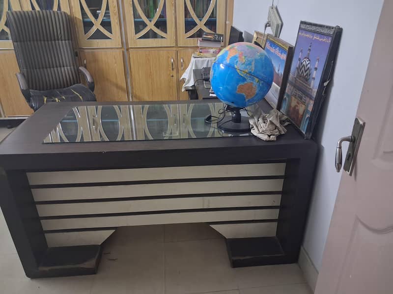 officr executivre and side table 0