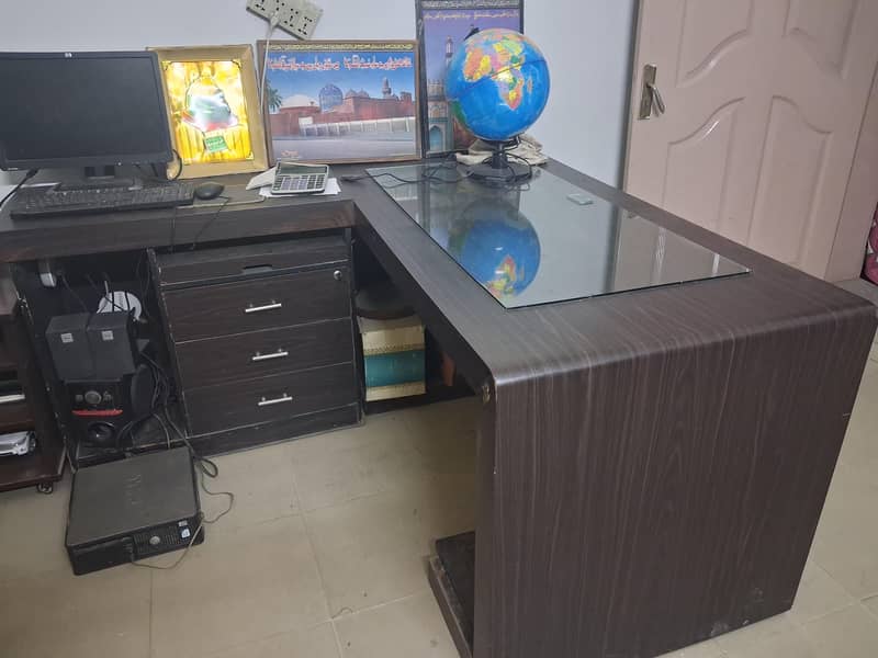 officr executivre and side table 1