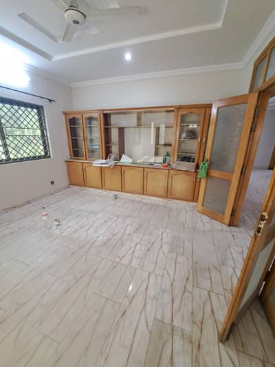1 Kanal First Floor Available For Rent