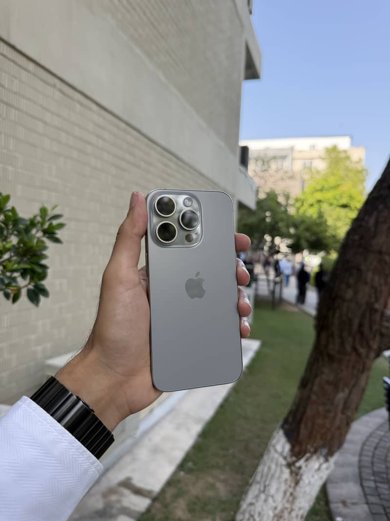 Apple iPhone 15 Pro 0