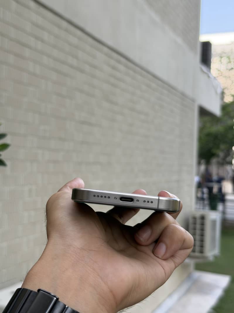 Apple iPhone 15 Pro 2