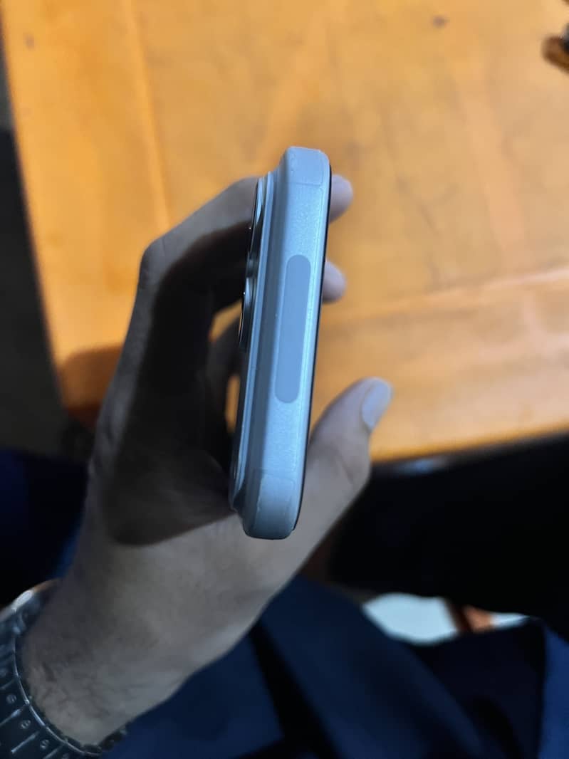 Apple iPhone 17 Pro Max 4