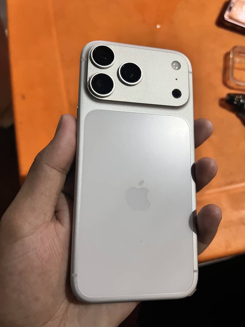 Apple iPhone 17 Pro Max 6