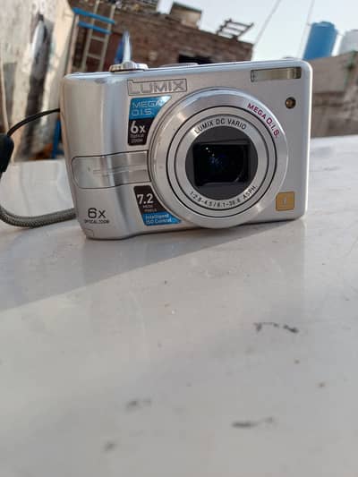Panasonic LUMIX DMC-LZ6 7.2MP Digital Camera