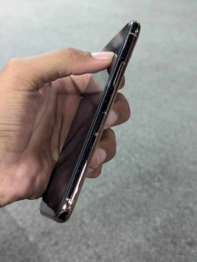 Apple iPhone 11 Pro 2