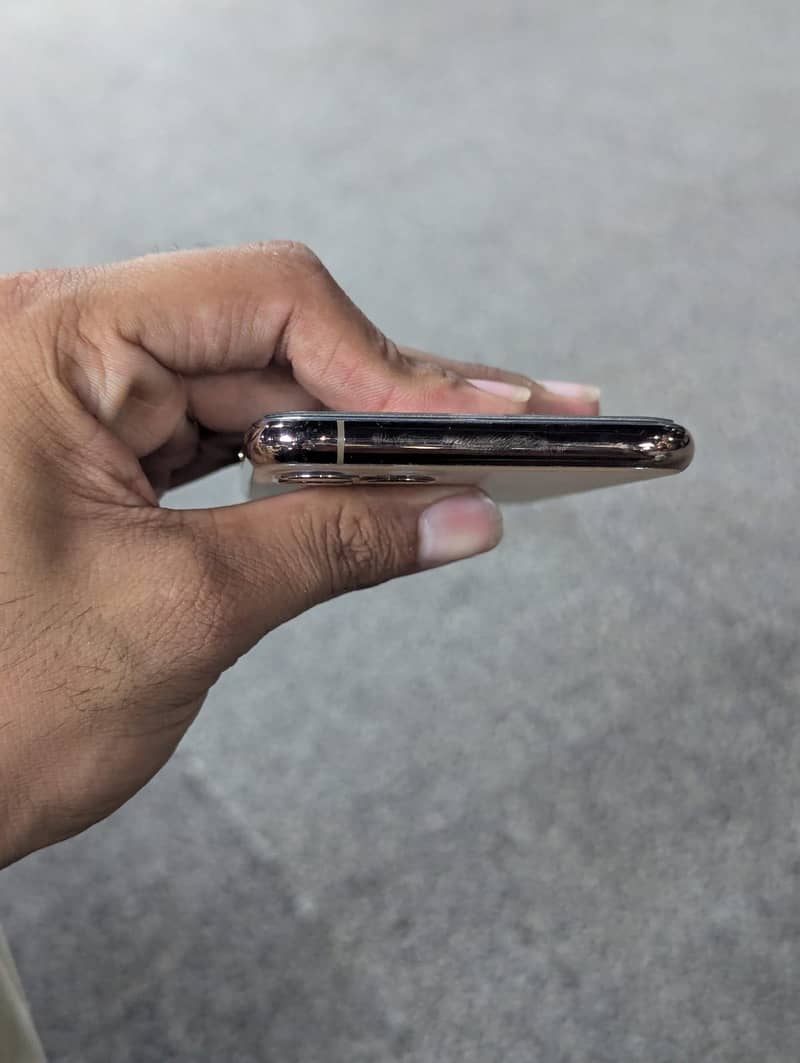 Apple iPhone 11 Pro 7