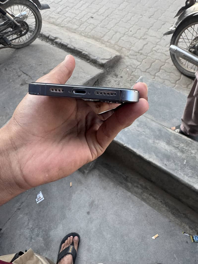 Apple iPhone 13 Pro Max 1
