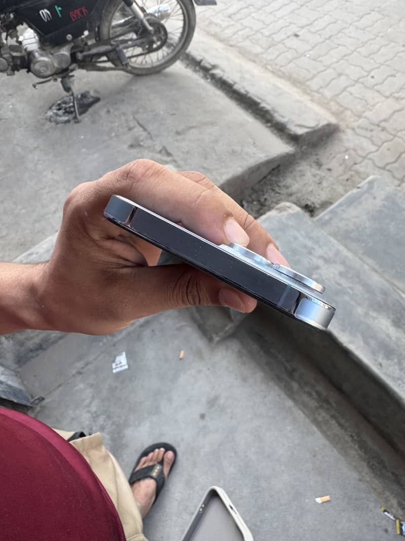 Apple iPhone 13 Pro Max 2