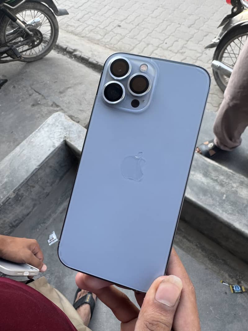 Apple iPhone 13 Pro Max 3