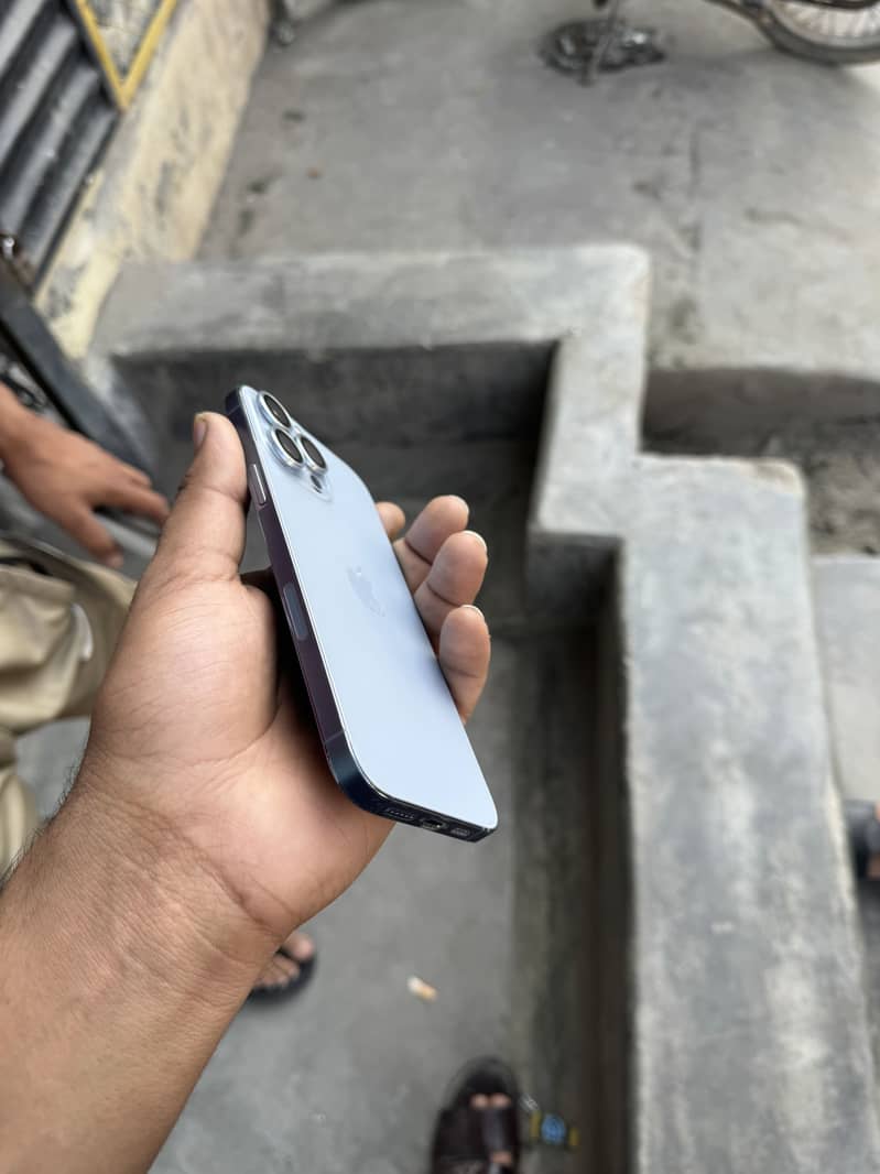 Apple iPhone 13 Pro Max 4