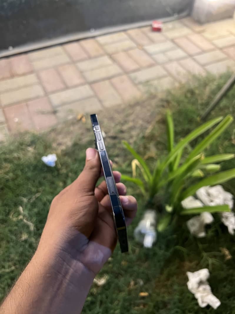 Iphone 13 4
