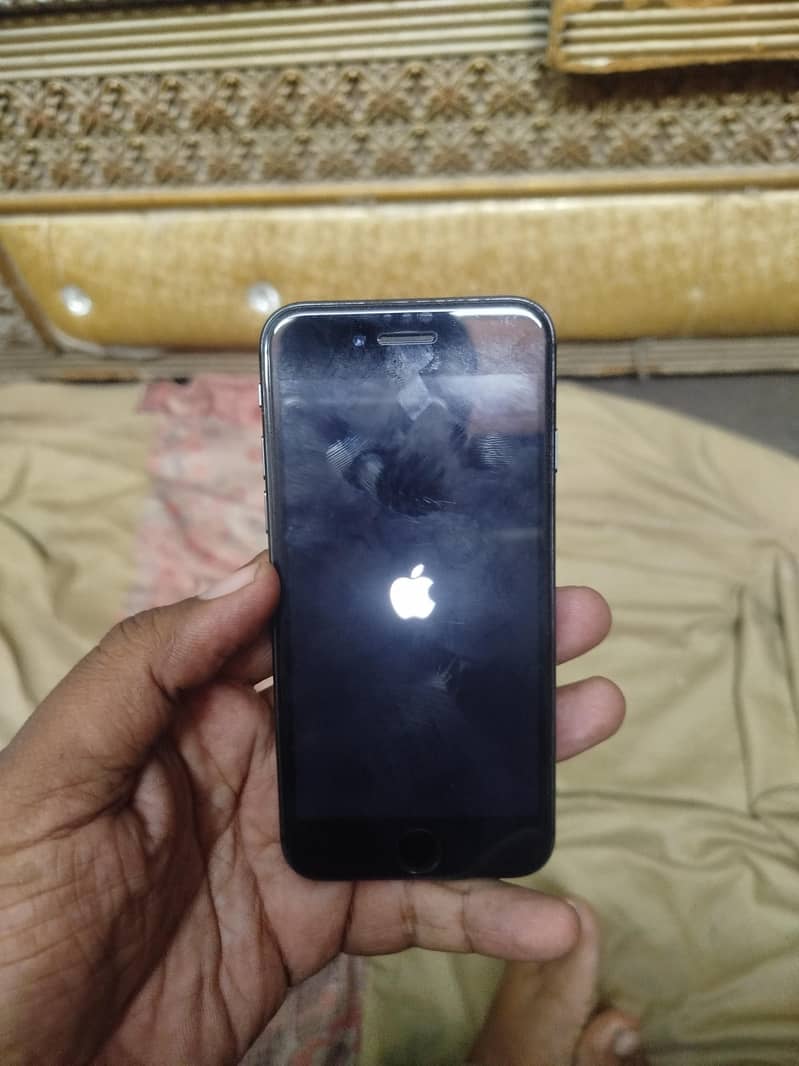 Apple iPhone 8 3