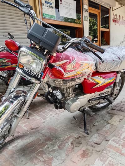 bilkul new condition Hain koi. b Kam ni hona Wala iska 10/10 Hain