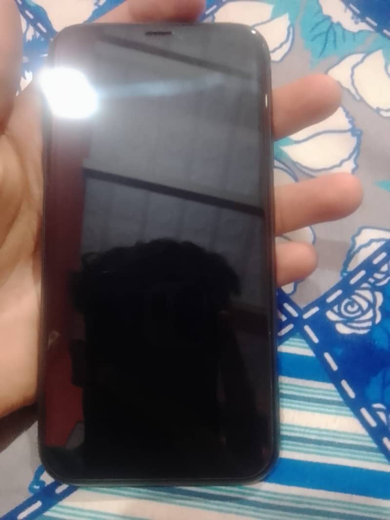 Apple iPhone 11 4