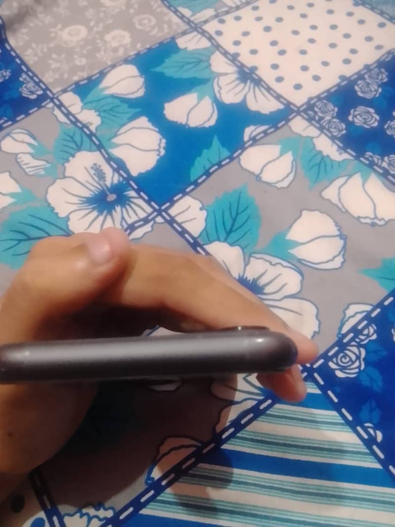 Apple iPhone 11 6