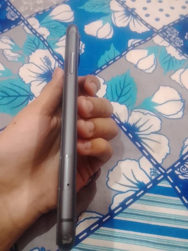 Apple iPhone 11 7