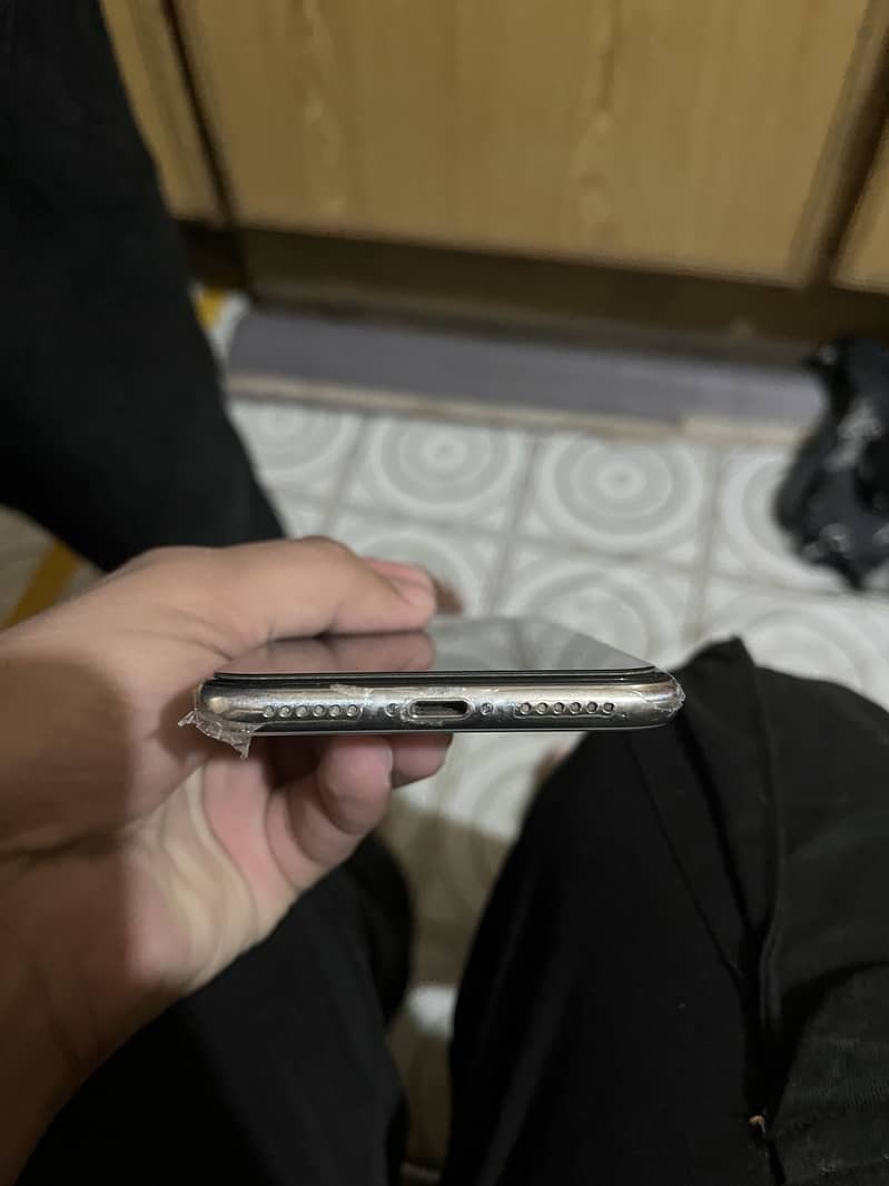 Apple iPhone X 3