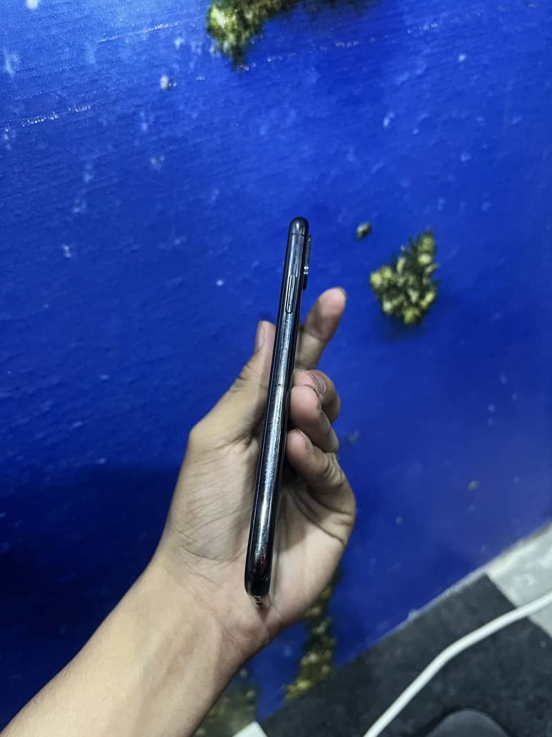 Apple iPhone X 5