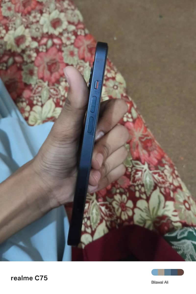 Apple iPhone 13 2