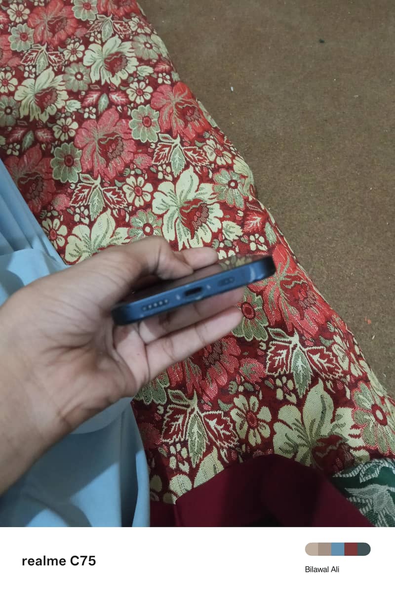 Apple iPhone 13 4