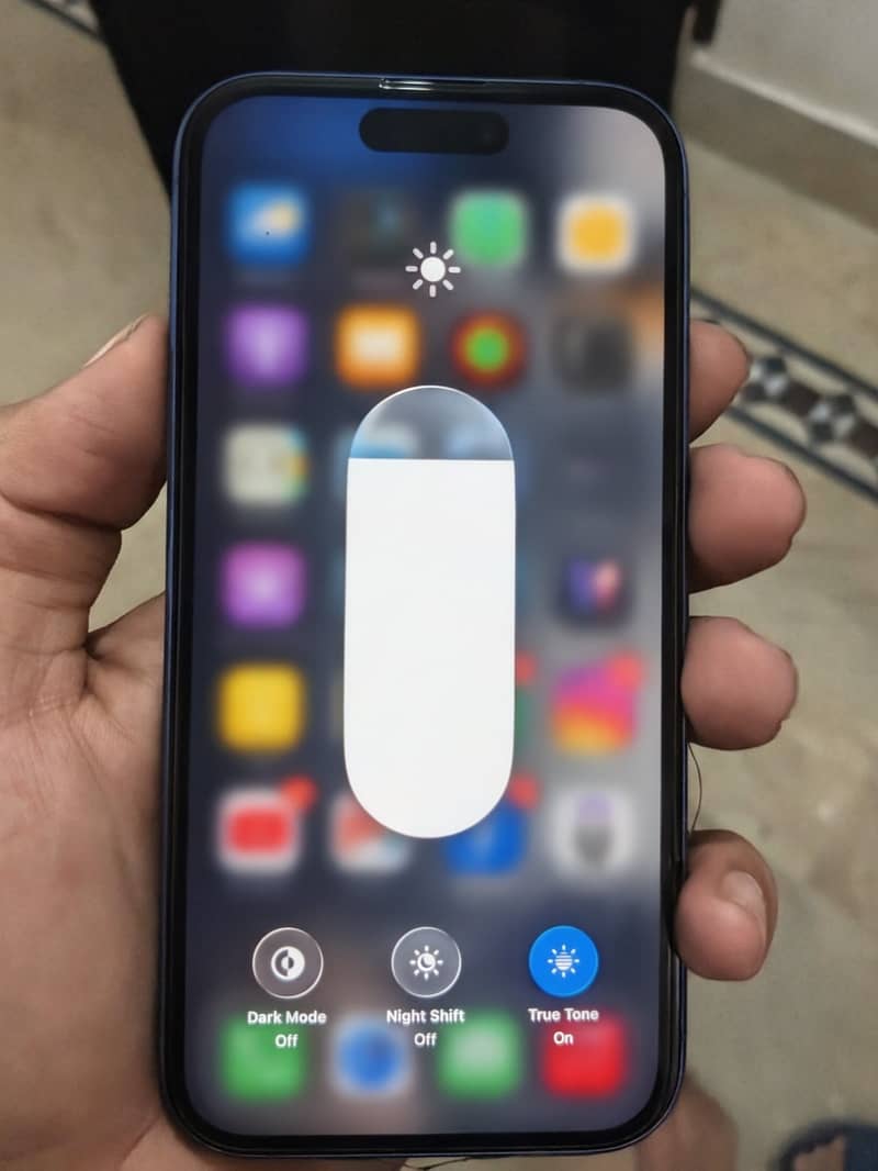 Apple iPhone 16 5