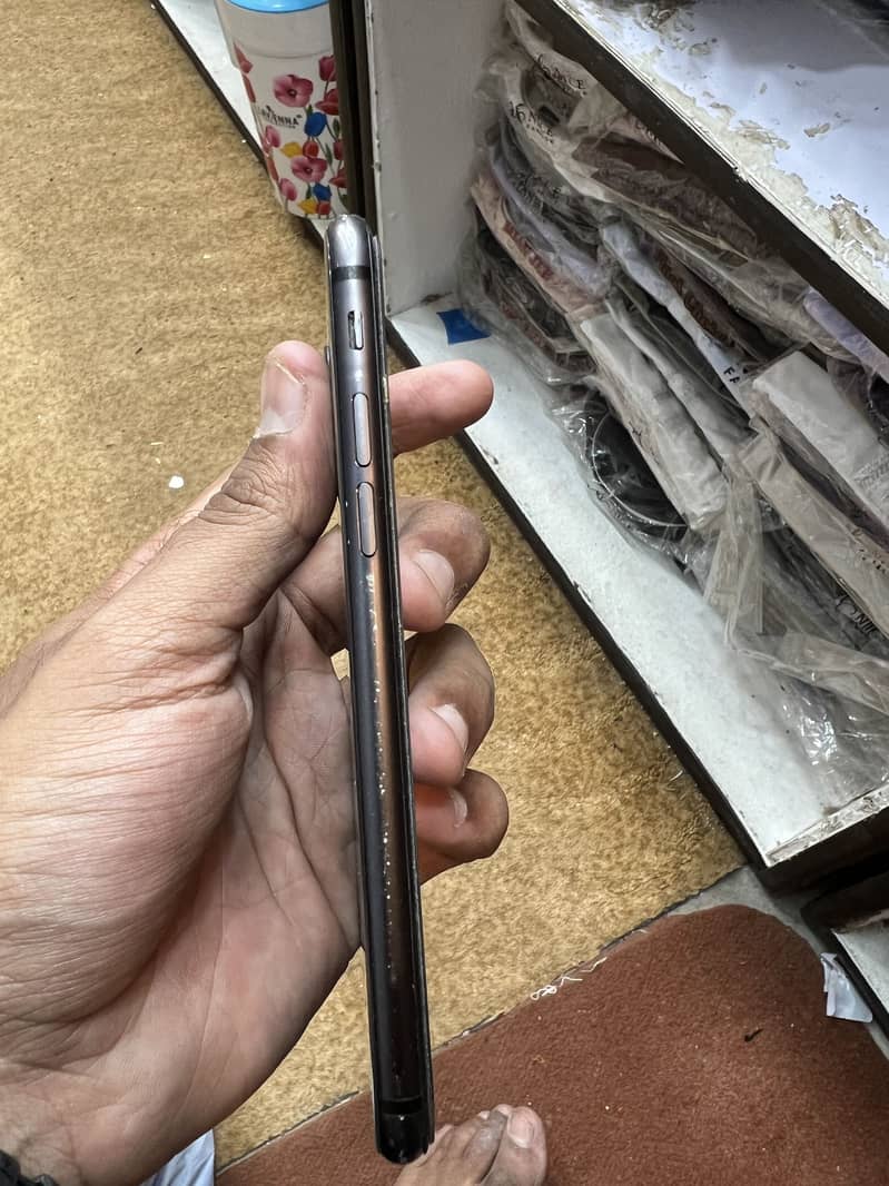 Apple iPhone 8 1