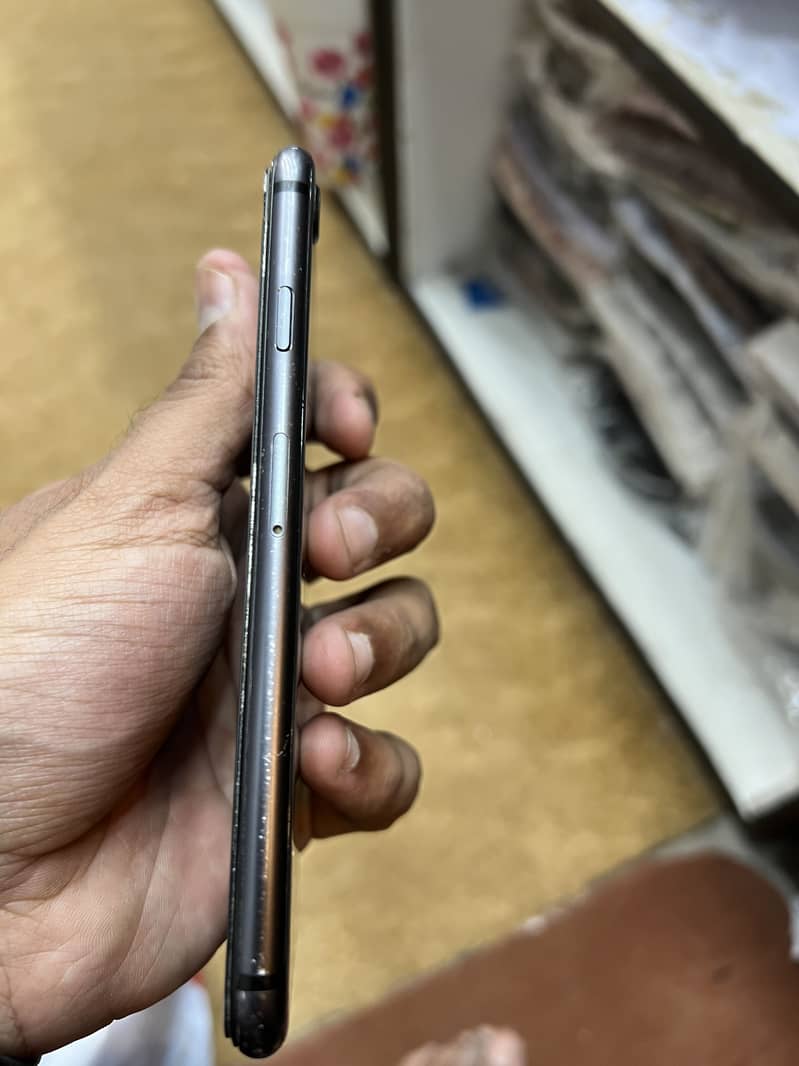 Apple iPhone 8 3