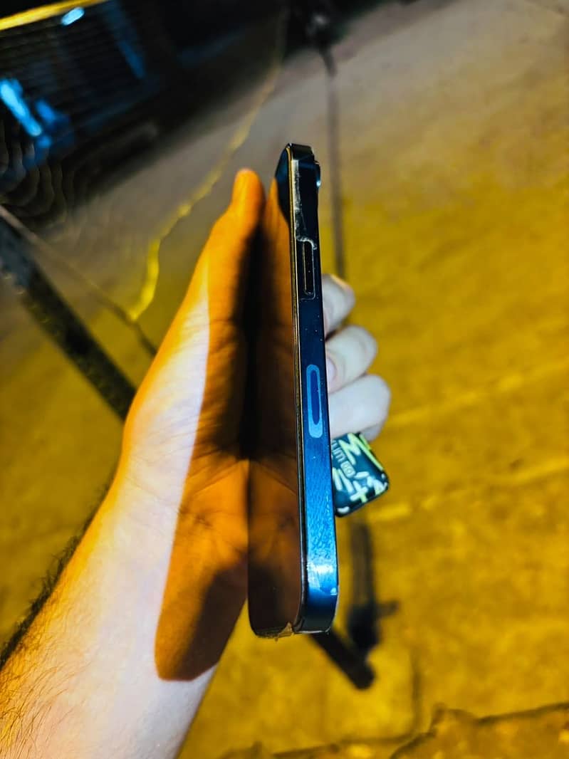 Apple iPhone 13 4
