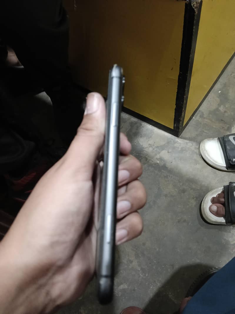 Apple iPhone 11 3