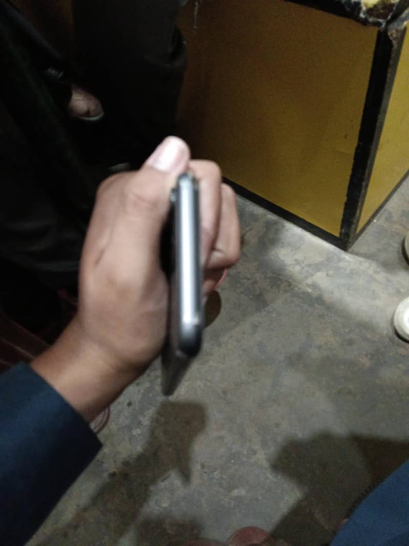 Apple iPhone 11 6