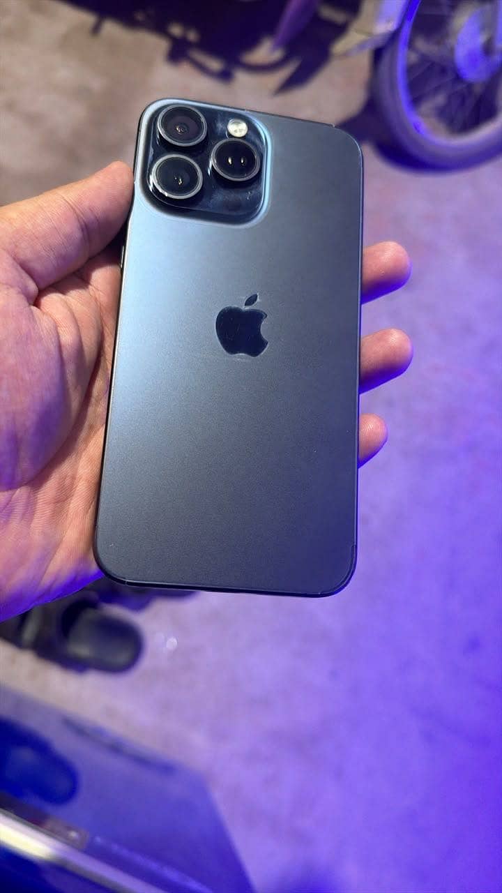 Apple iPhone 15 Pro Max 1