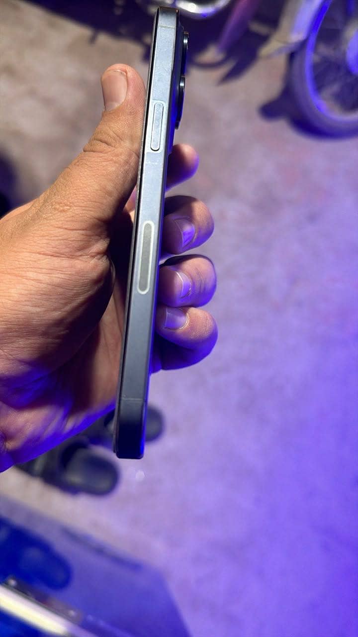 Apple iPhone 15 Pro Max 2